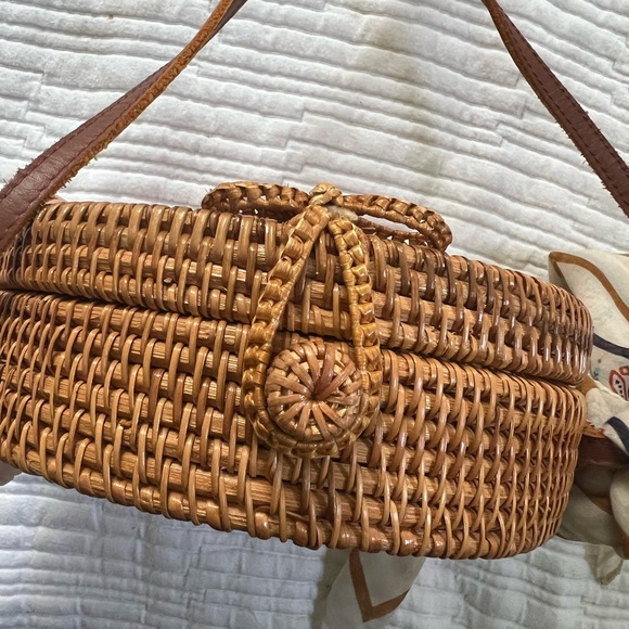 Woven Crossbody Bag - Picture 3 of 8